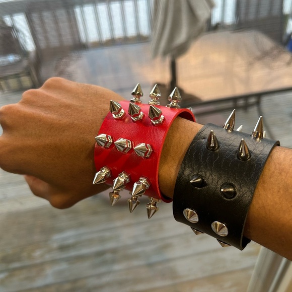 2 PCs faux leather Gothic Red Black spike Rock Bracelets - - Picture 5 of 7